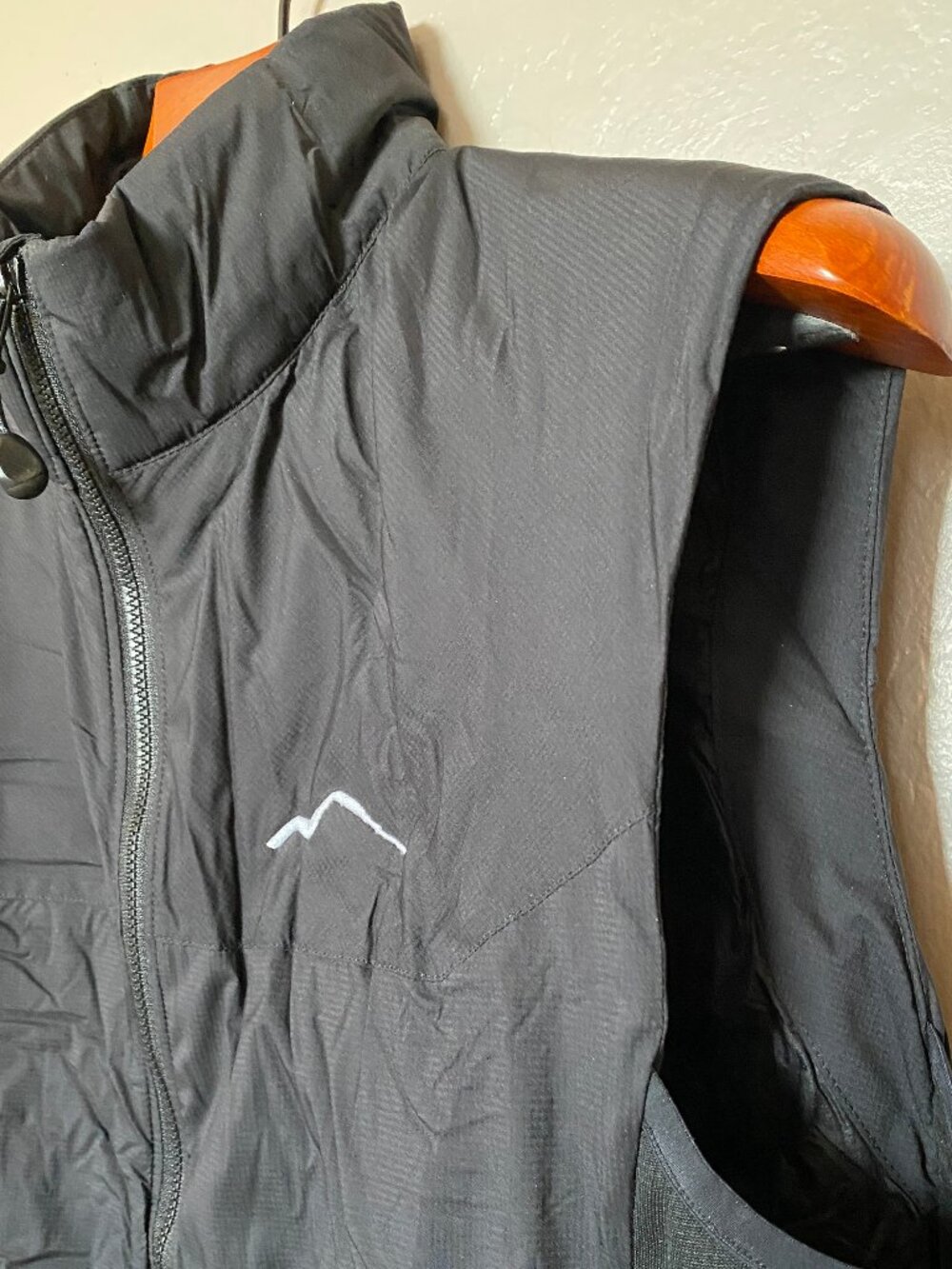 Arc'teryx Atom Vest Mens S Black Outdoor Hiking - Unworn Like New - Picture 2 of 9